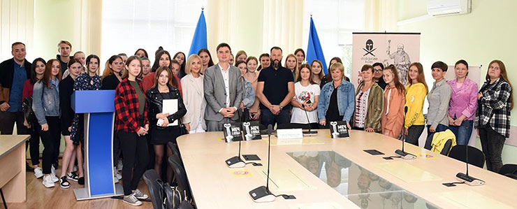 студенти на презентації книги